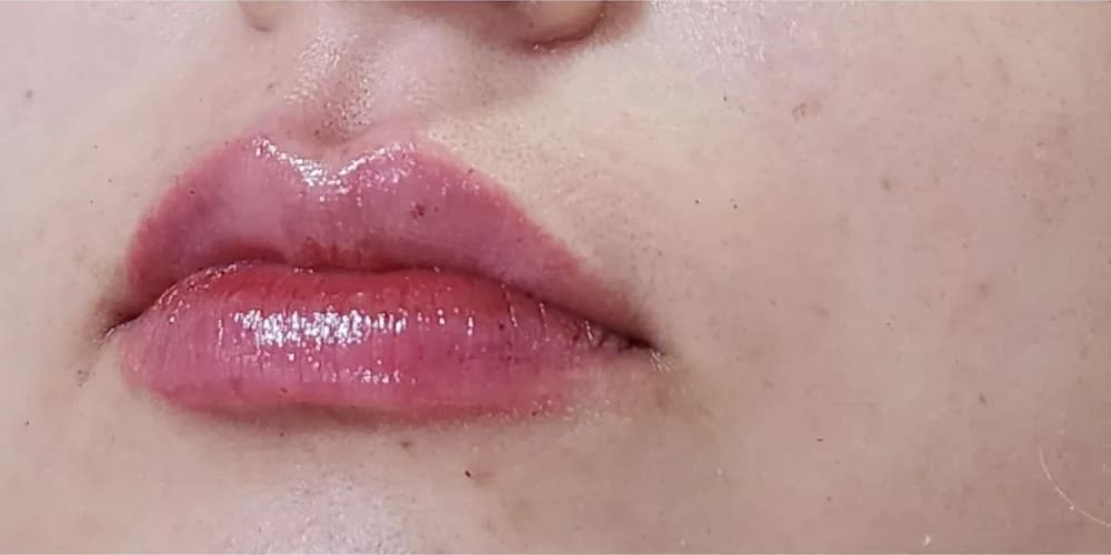Labios hidratados y definidos — después