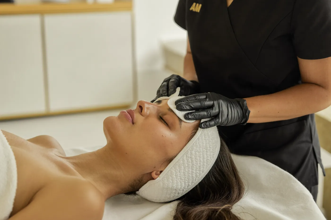 Valoración y elección del peeling: Peeling químico y mecánico