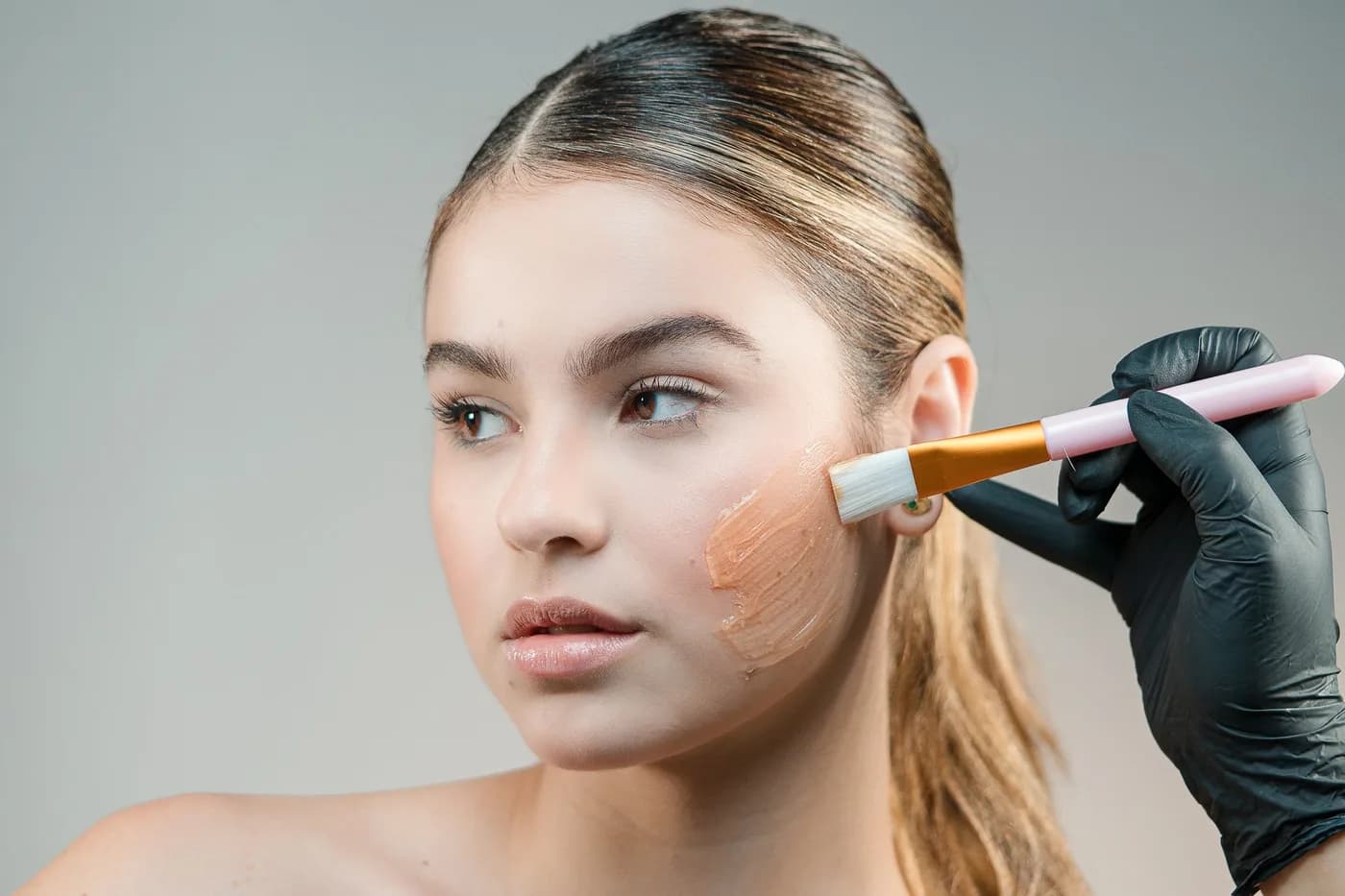 Limpieza y mascarilla aclarante: Porcelanización facial